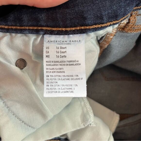 American Eagle Dark Wash Super Stretch Hi-Rise Artist Flare Denim Short Jeans - Picture 9 of 14